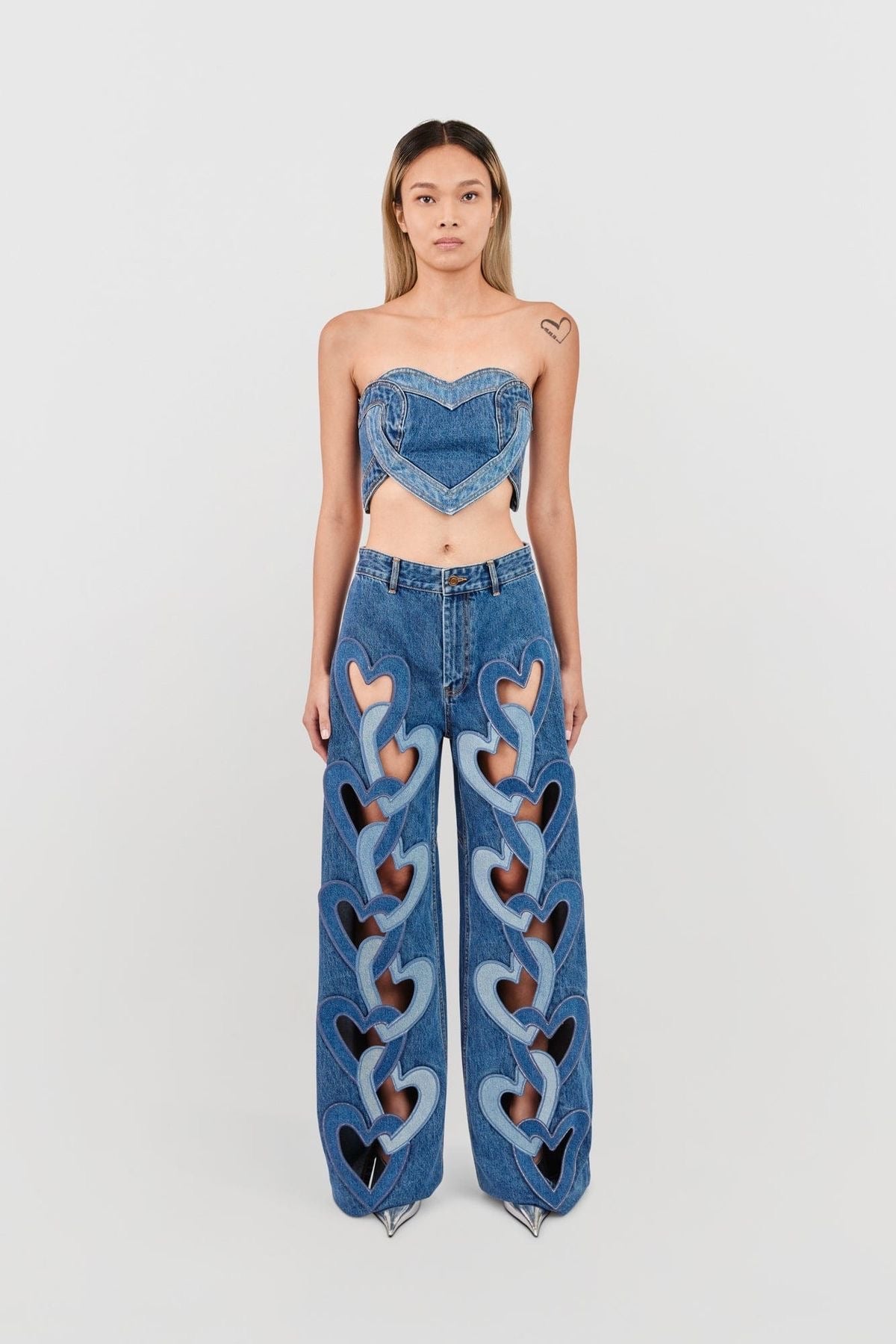 HOLLOW HEART STRAIGHT LEG JEANS WITH PERSONALITY